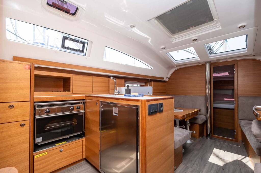 Sailing yacht Elan Impression 40.1 Le Mat