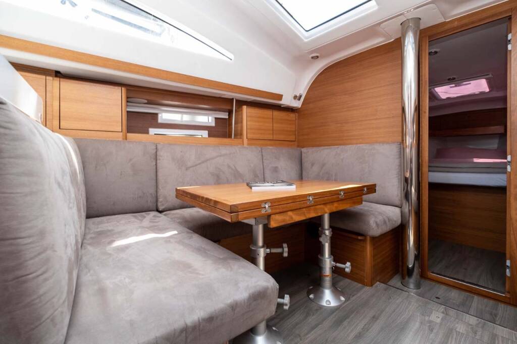 Sailing yacht Elan Impression 40.1 Le Mat