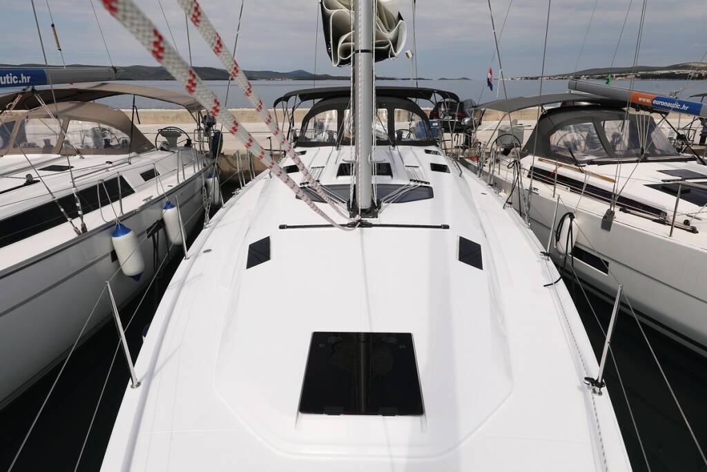 Sailing yacht Elan Impression 45 Starlight