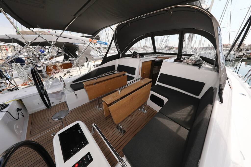 Sailing yacht Elan Impression 45 Starlight