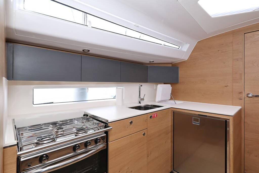 Sailing yacht Elan Impression 45 Starlight