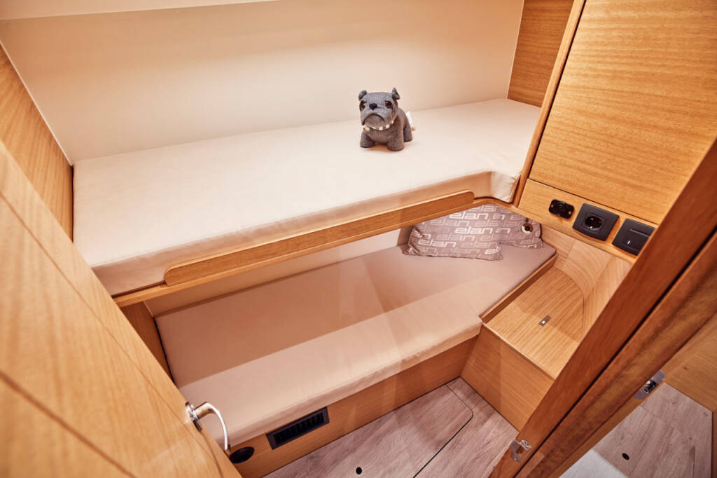 Segelyachten Elan Impression 45.1 Triton
