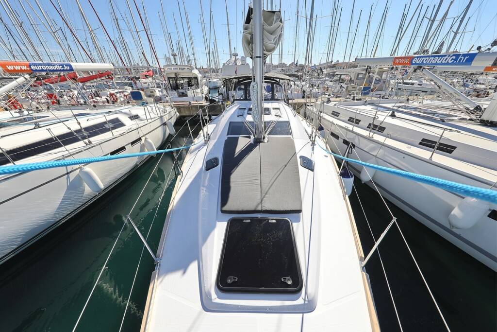 Sailing yacht Elan Impression 45.1 Moon Pearl