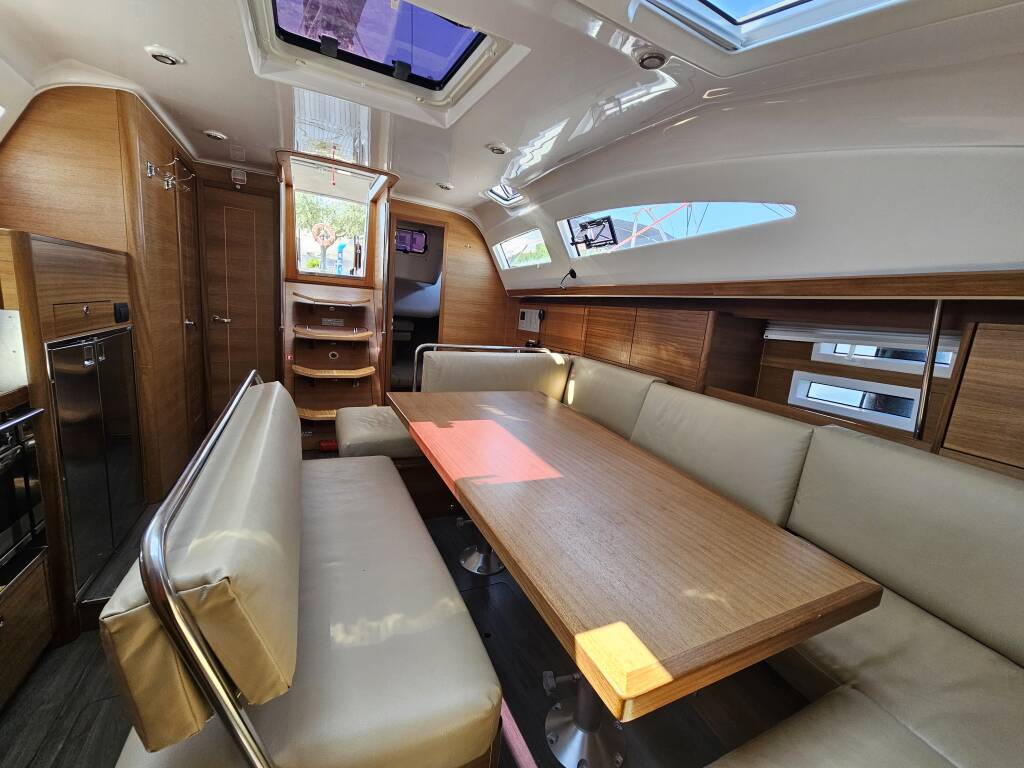 Sailing yacht Elan Impression 45.1 HMS Magnolia
