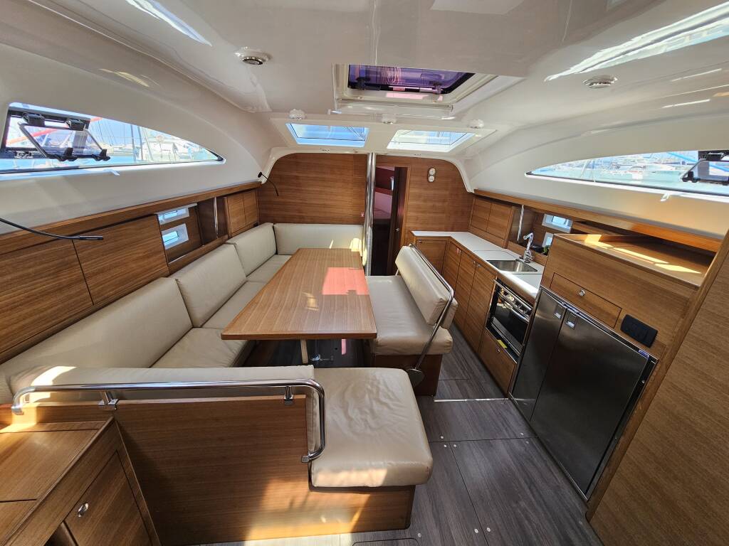 Sailing yacht Elan Impression 45.1 HMS Magnolia