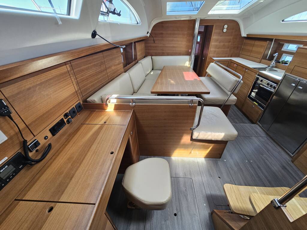 Sailing yacht Elan Impression 45.1 HMS Magnolia