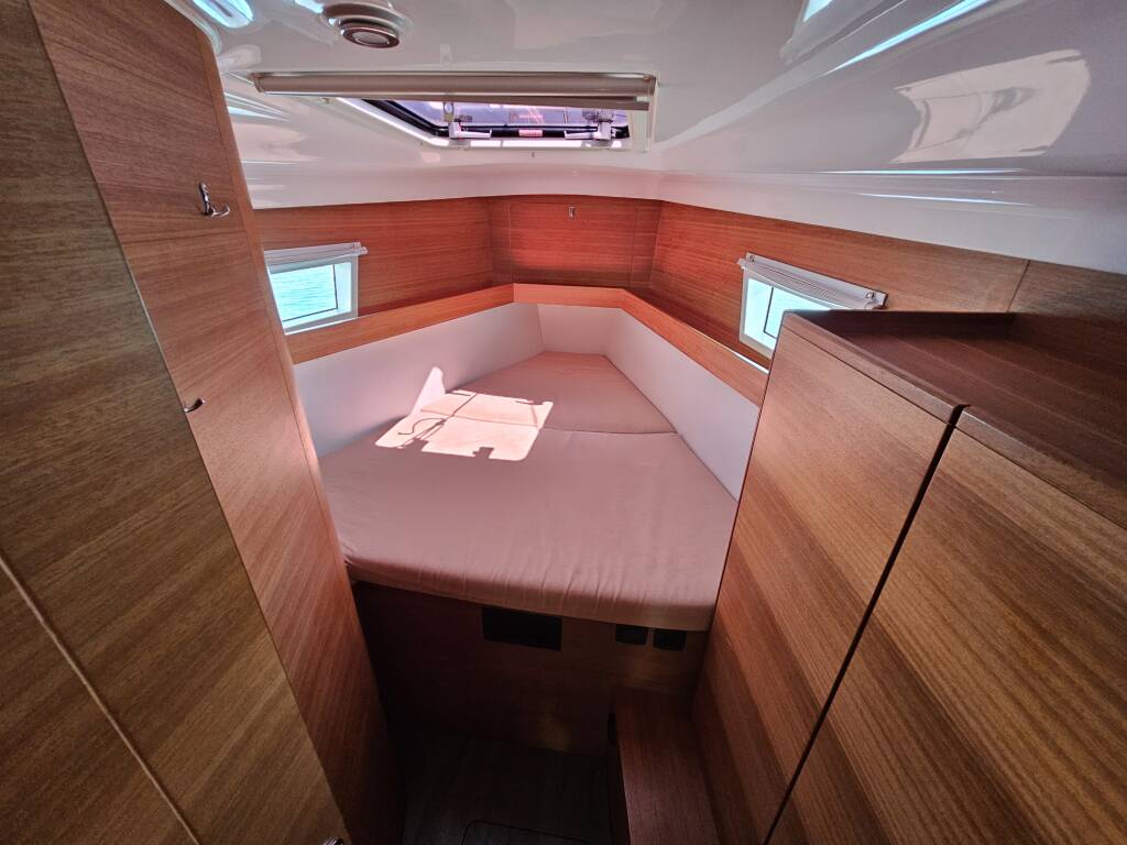 Sailing yacht Elan Impression 45.1 HMS Magnolia