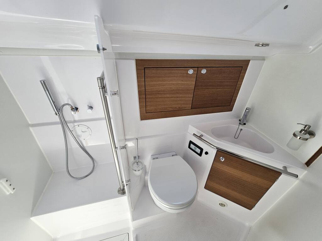 Sailing yacht Elan Impression 45.1 HMS Magnolia