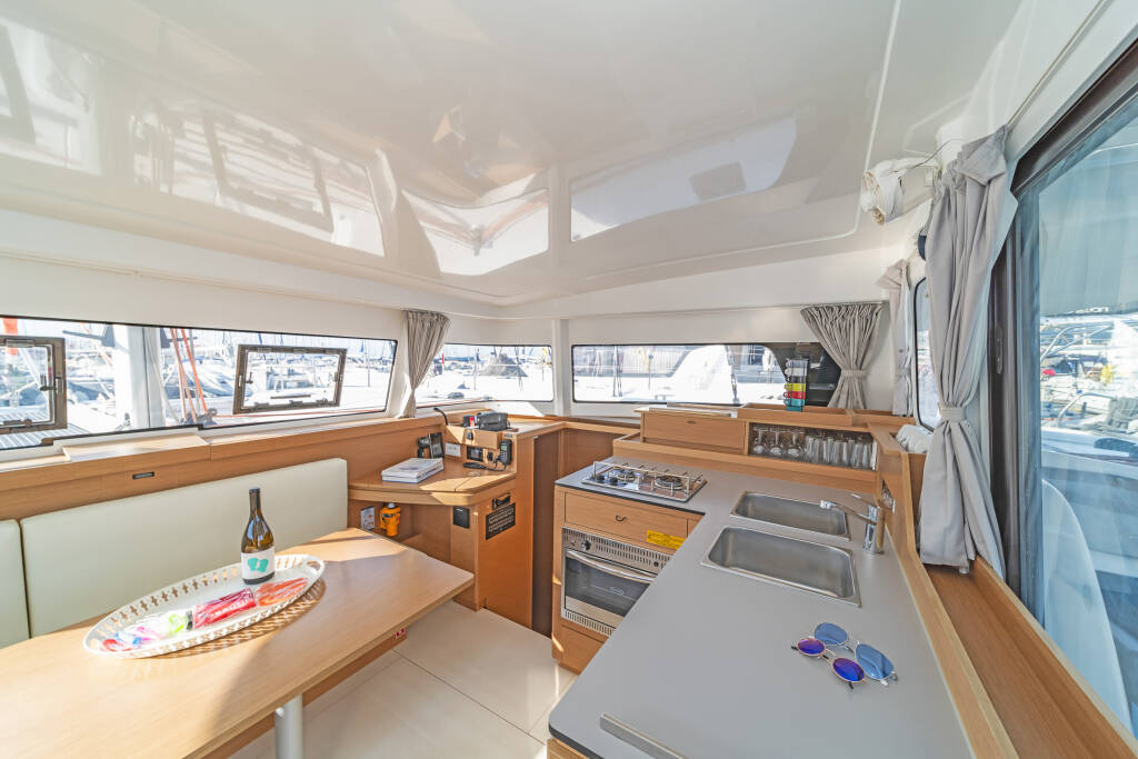 Catamaran Excess 11 Aiolos