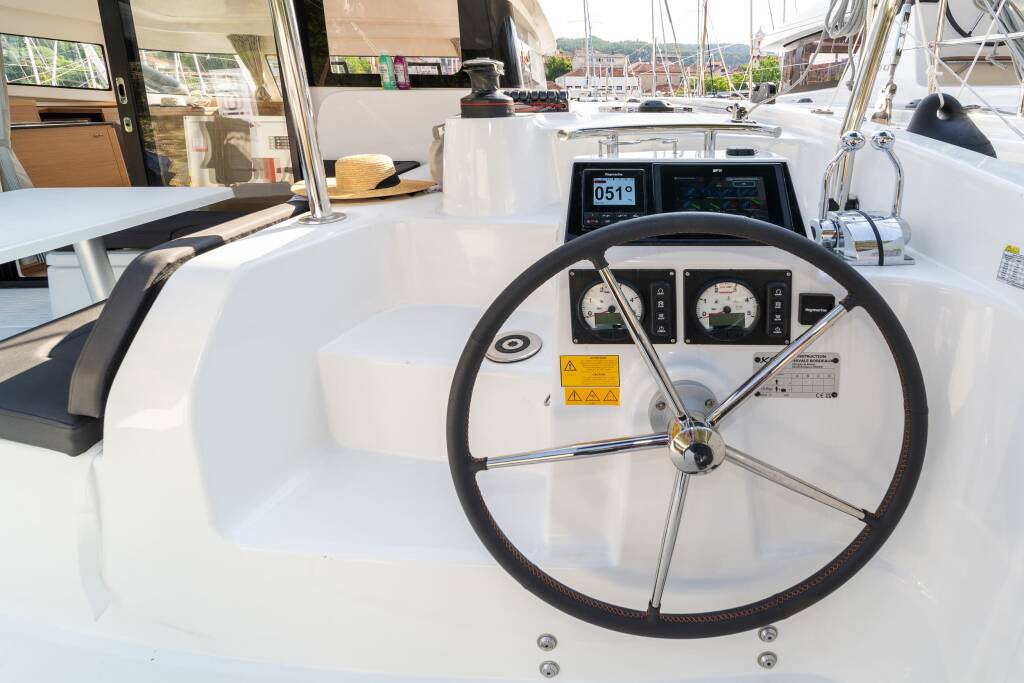 Katamaran Excess 11 First Glimpse