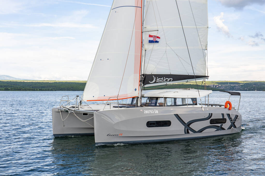 Katamaran Excess 11 First Sight