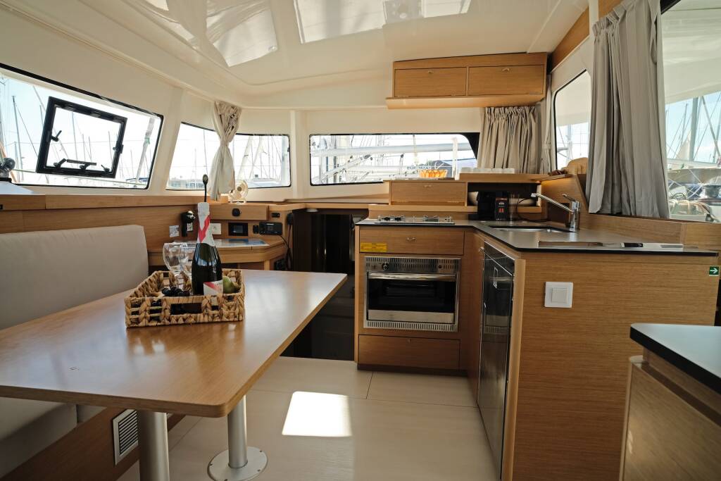 Catamaran Excess 11 Bronze Kiss