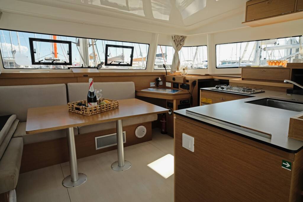 Catamaran Excess 11 Bronze Kiss