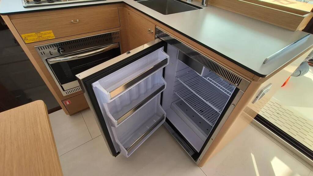 Catamaran Excess 11 Ginger Fizz V