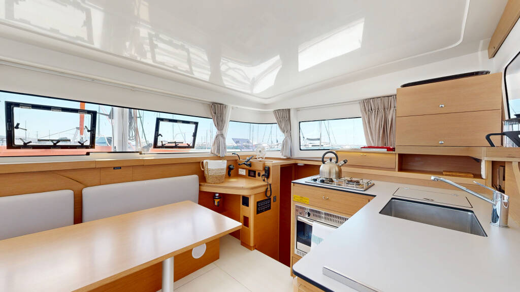 Catamaran Excess 11 Alia