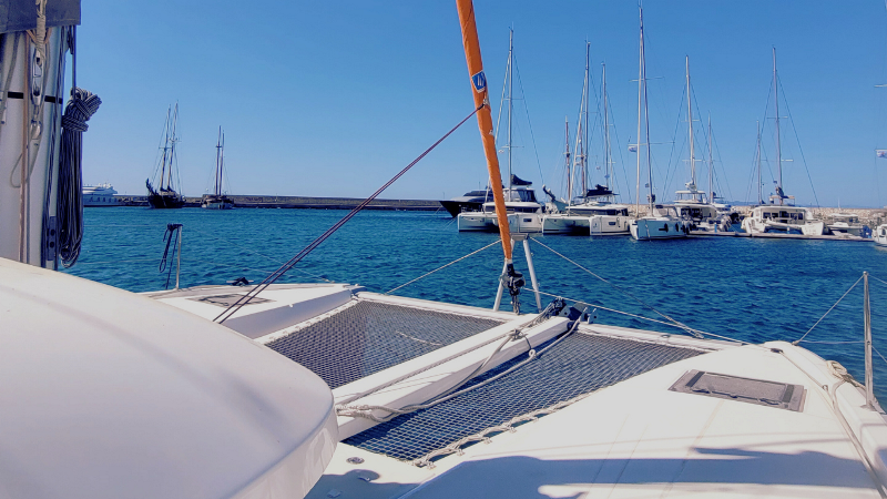 Katamaran Excess 11 Stema