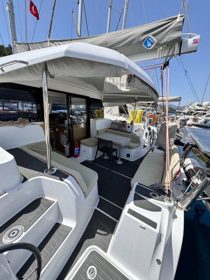 Catamaran Excess 11 Tombow