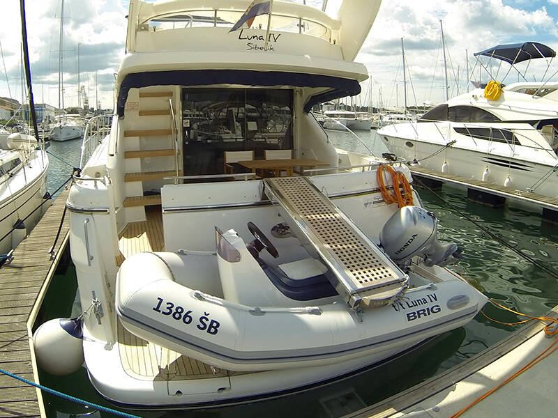 Motor yacht Fairline Phantom 50 Luna IV