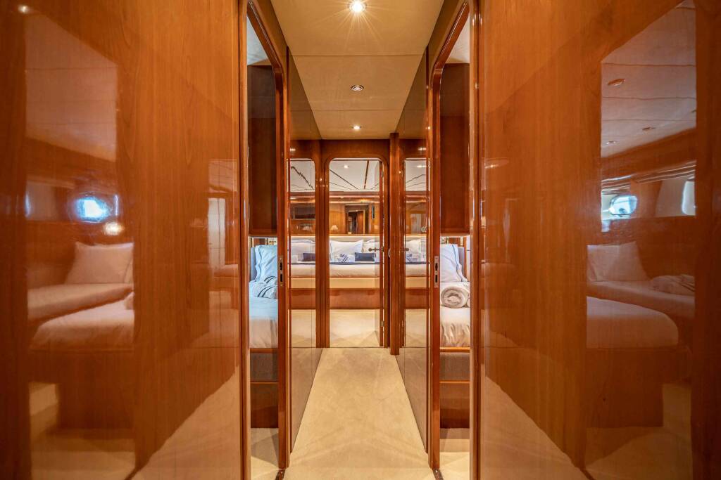Motor yacht Falcon 86 Estia Poseidon