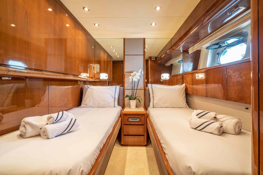 Motor yacht Falcon 86 Estia Poseidon