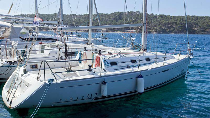 Sailing yacht First 31.7 Ruta