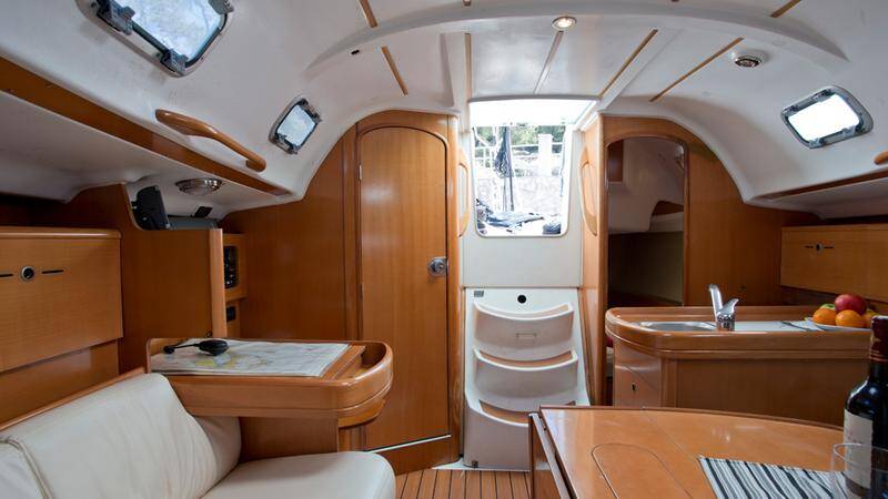 Sailing yacht First 31.7 Ruta