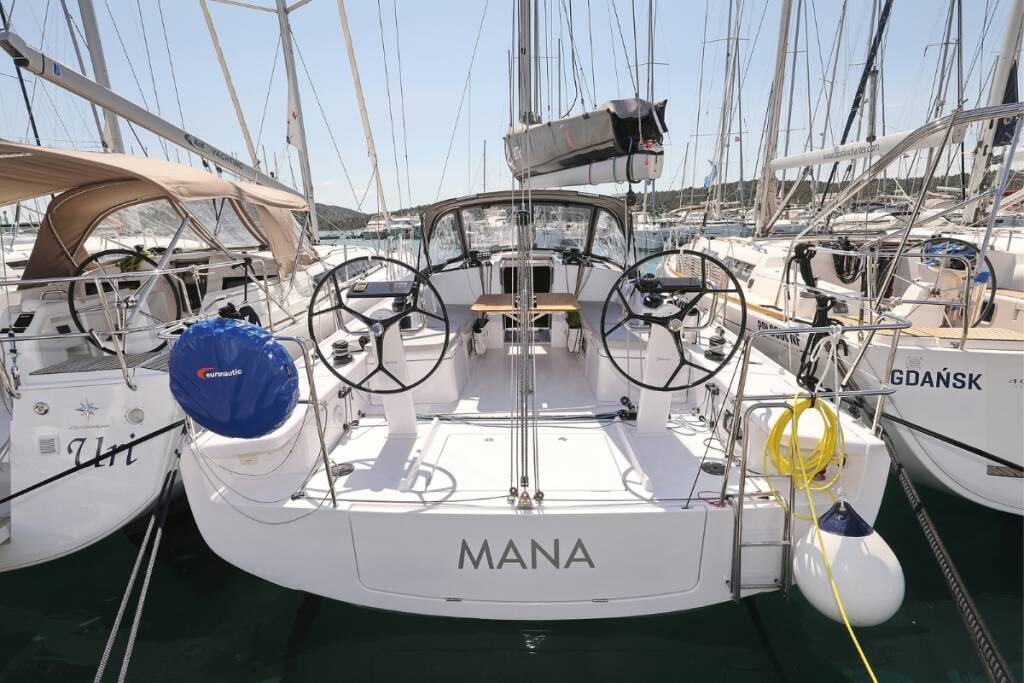 Sailing yacht First 36 Mana