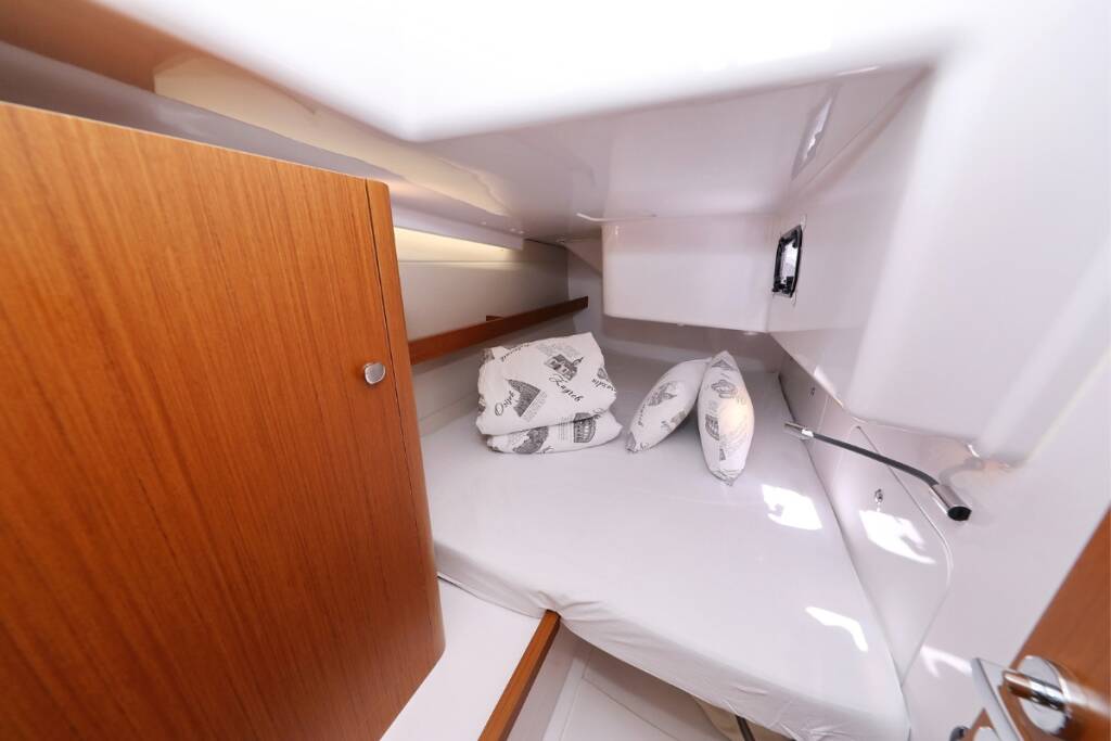 Sailing yacht First 36 Katina