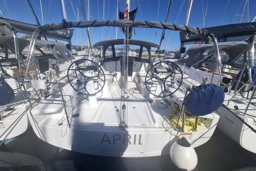 Segelyachten First 36 April