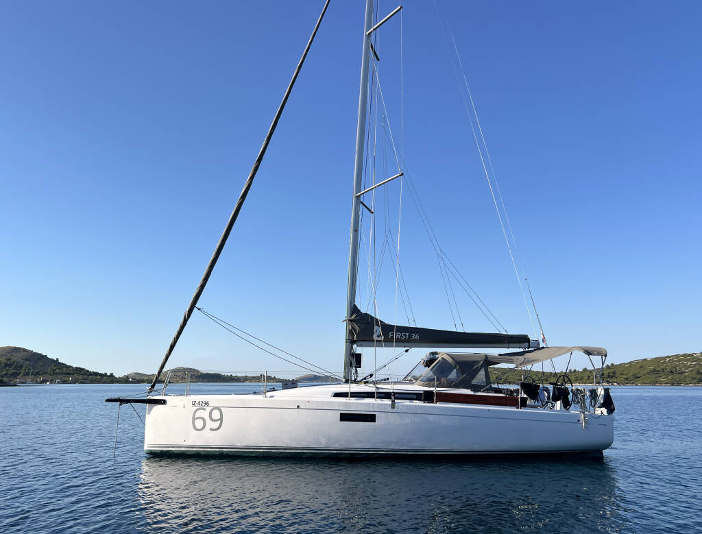 Segelyachten First 36 April