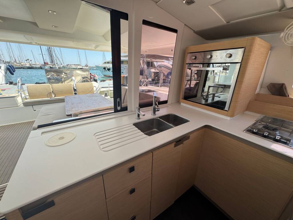 Catamaran Fountaine Pajot Astrea 42 Quatuor Rosual Mar