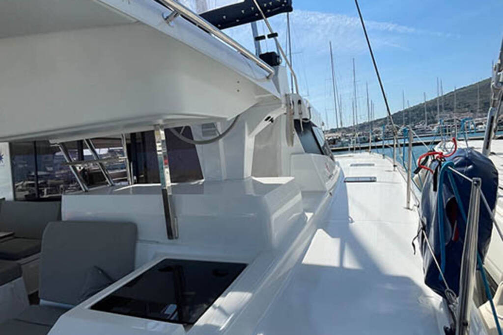 Catamaran Fountaine Pajot Astrea 42 Barramundi III
