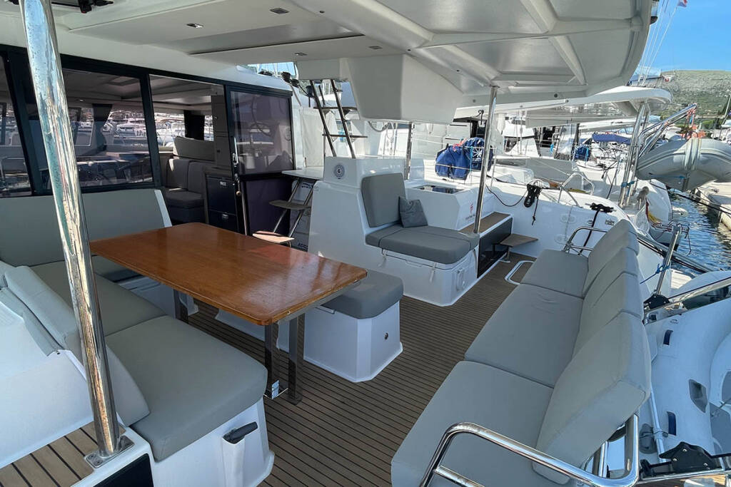 Catamaran Fountaine Pajot Astrea 42 Barramundi III