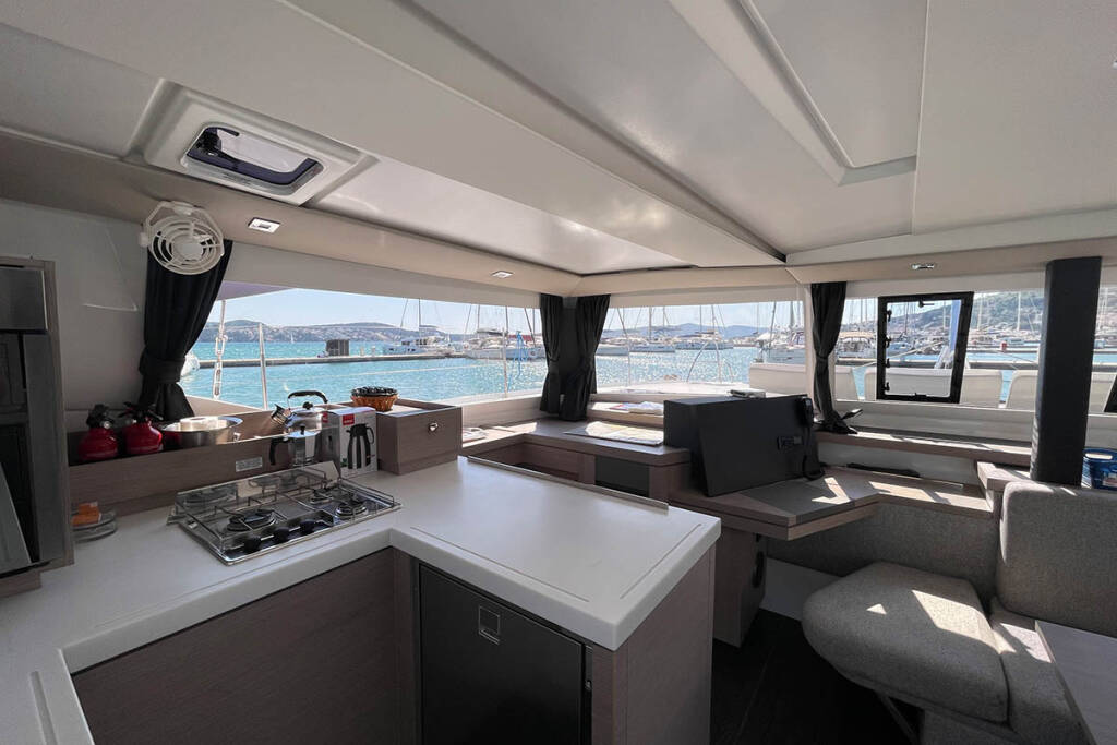 Catamaran Fountaine Pajot Astrea 42 Barramundi III