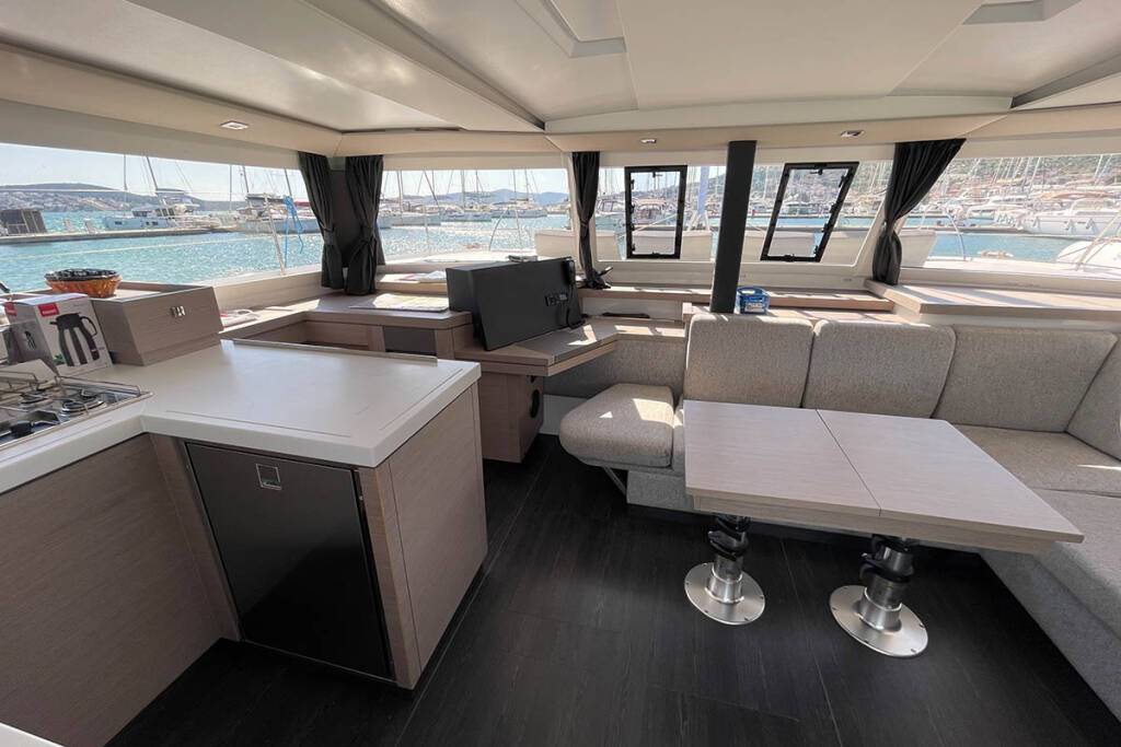 Catamaran Fountaine Pajot Astrea 42 Barramundi III