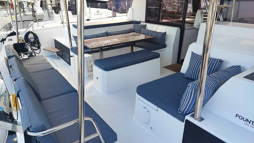 Catamaran Fountaine Pajot Astrea 42 Gloria