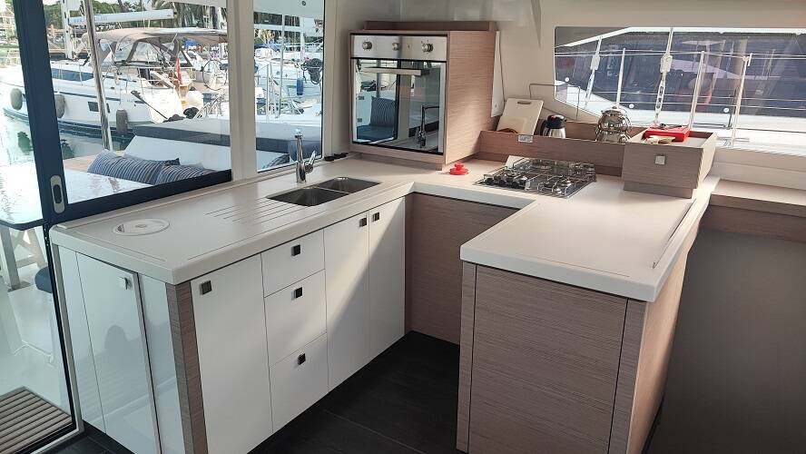 Catamaran Fountaine Pajot Astrea 42 Gloria