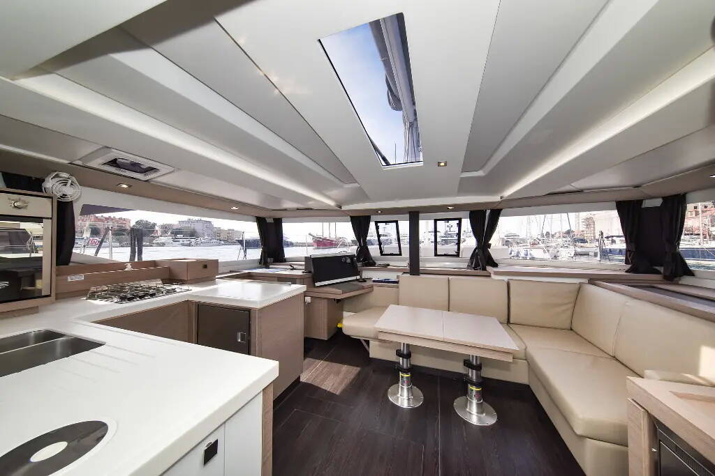 Catamaran Fountaine Pajot Astrea 42 CLASS