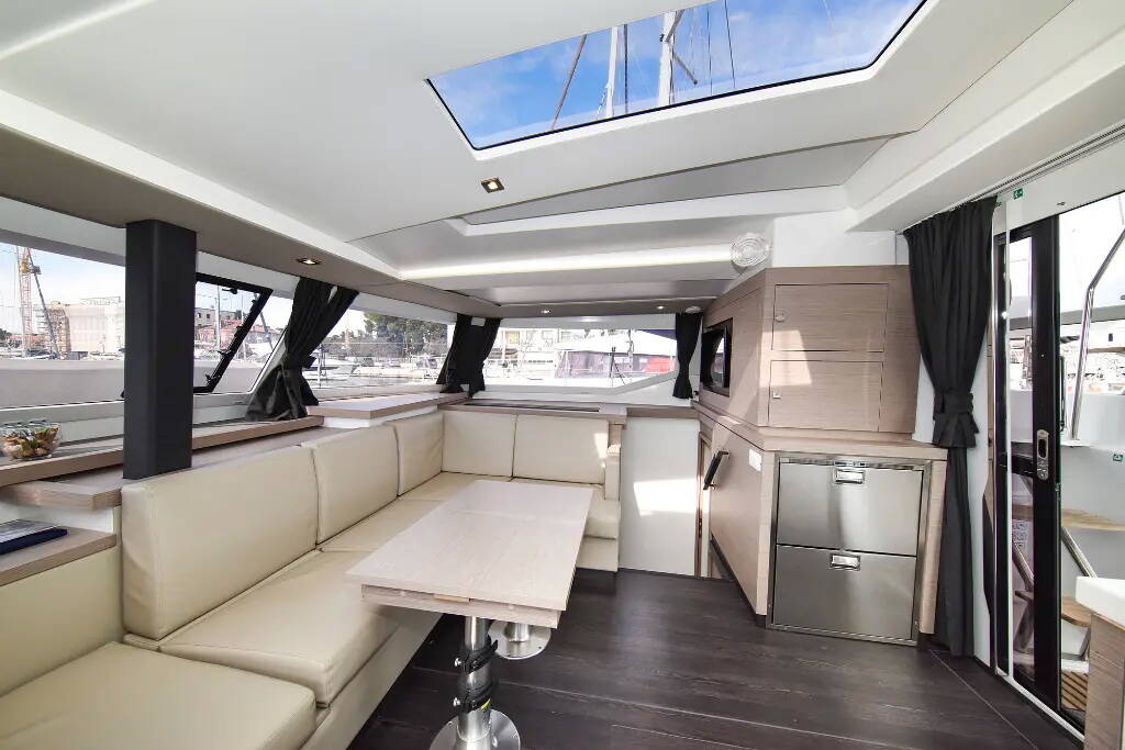 Catamaran Fountaine Pajot Astrea 42 Le Bart