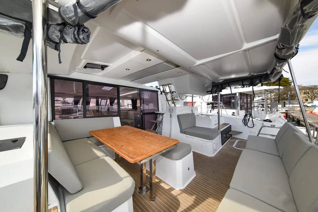 Catamaran Fountaine Pajot Astrea 42 Le Bart