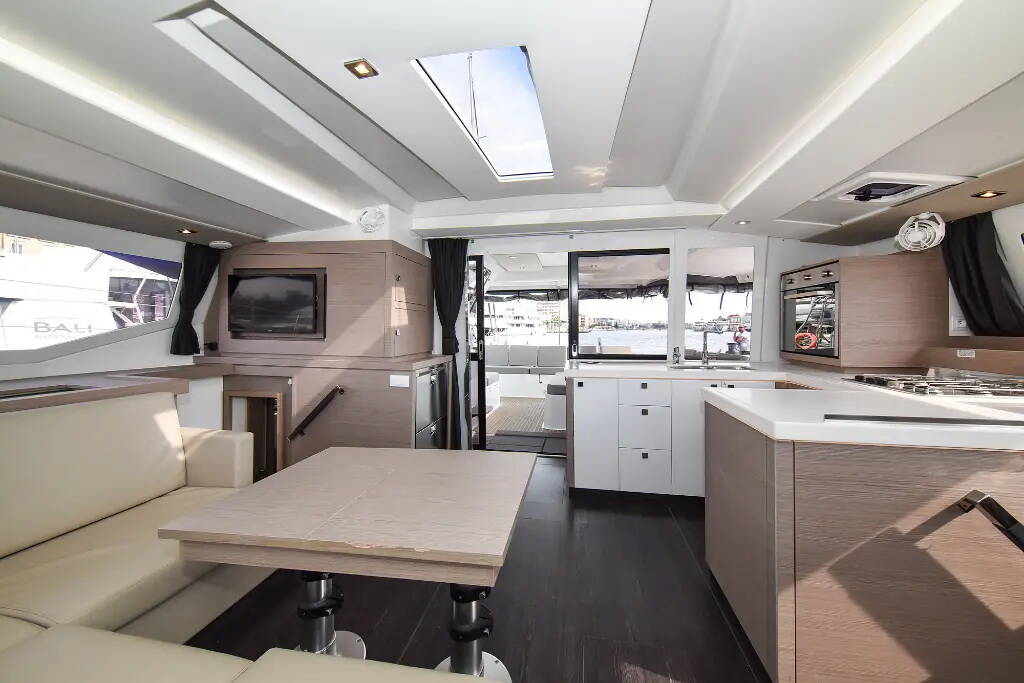 Katamaran Fountaine Pajot Astrea 42 PRESTIGE