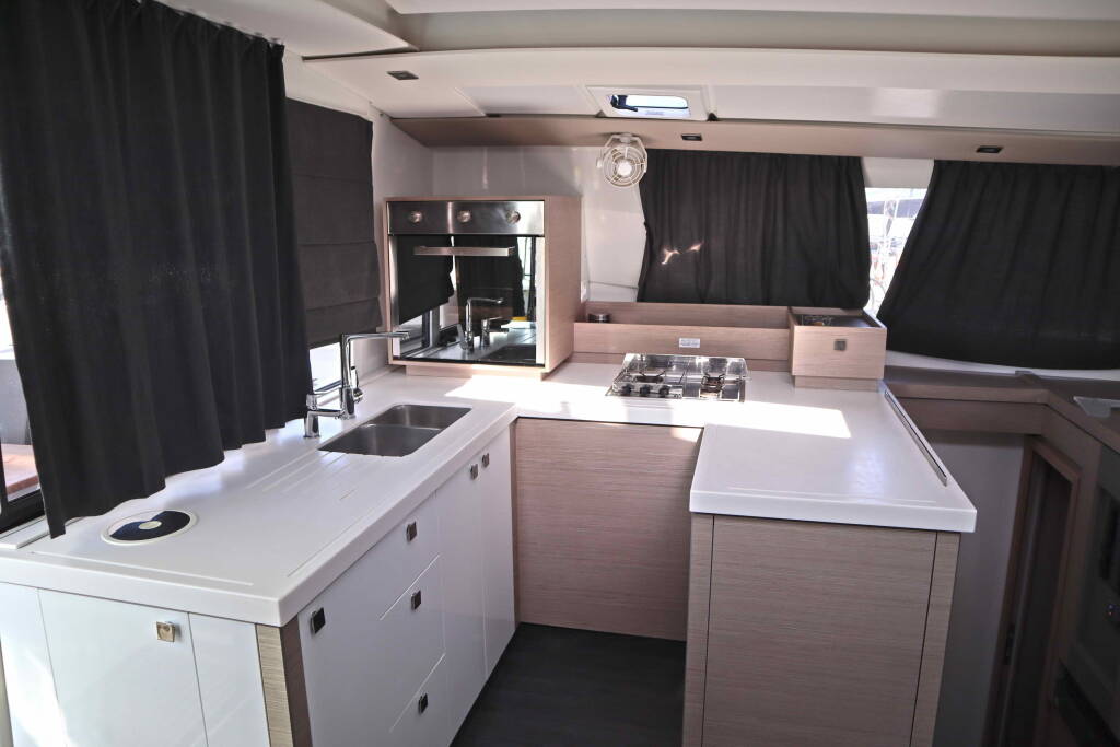 Katamaran Fountaine Pajot Astrea 42 