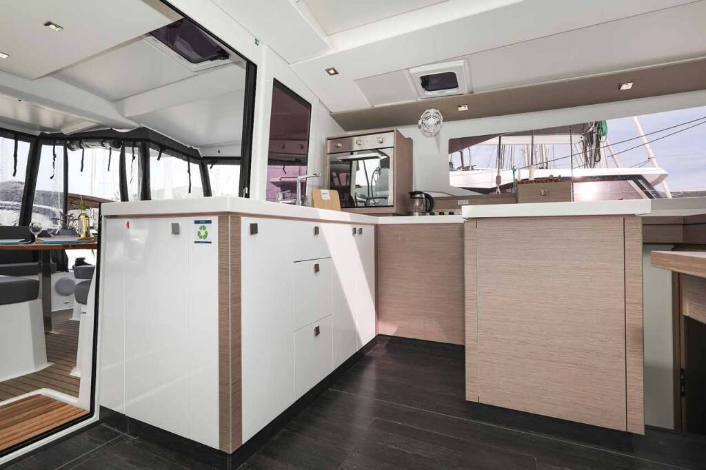 Katamaran Fountaine Pajot Astrea 42 Ariel