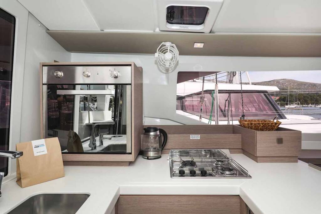 Katamaran Fountaine Pajot Astrea 42 Ariel