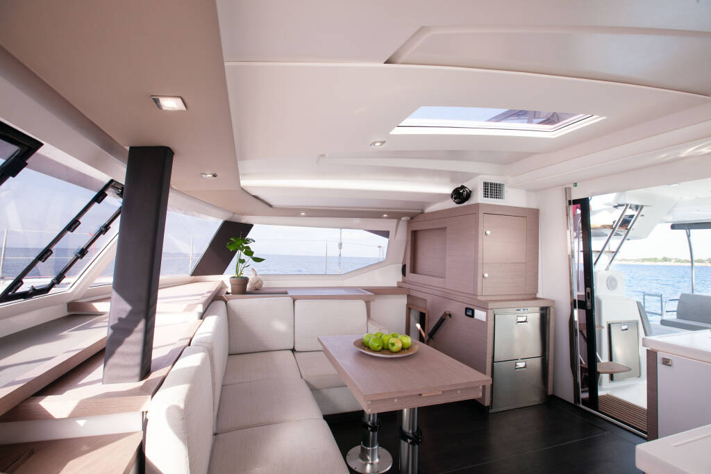 Catamaran Fountaine Pajot Astrea 42 Argo I