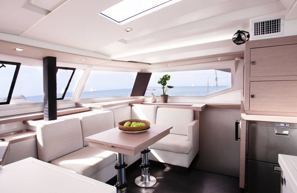 Catamaran Fountaine Pajot Astrea 42 Argo I