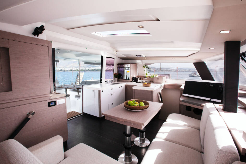 Catamaran Fountaine Pajot Astrea 42 Argo I