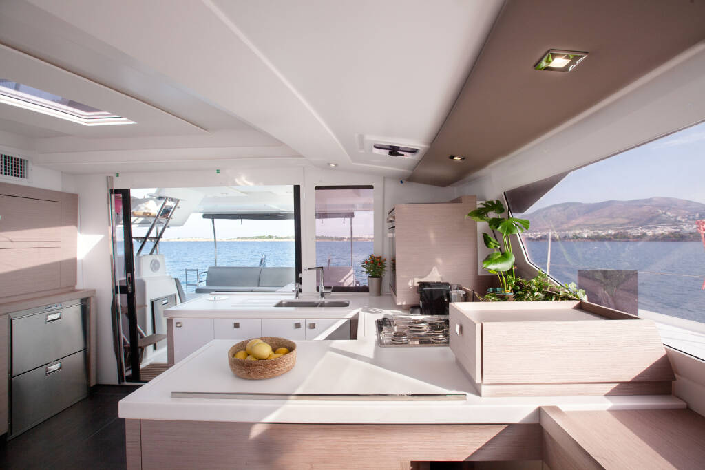 Catamaran Fountaine Pajot Astrea 42 Argo I