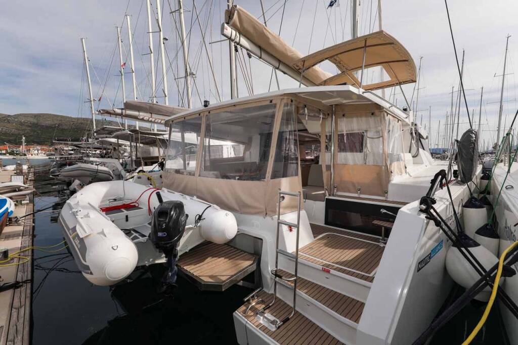 Catamaran Fountaine Pajot Astrea 42 Alchiba