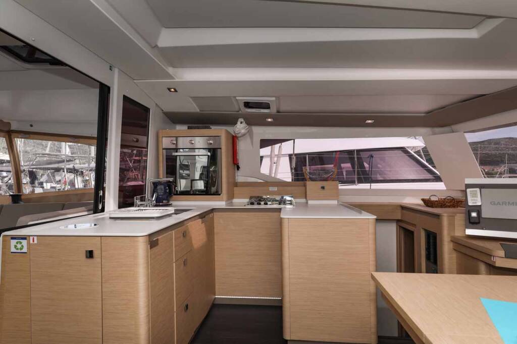 Catamaran Fountaine Pajot Astrea 42 Alchiba